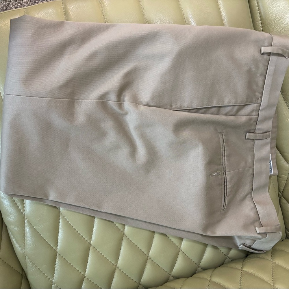 Dockers Signature Khaki Men’s Pants - Size 36x29 Slim Fit - Gently worn. - Picture 6 of 6